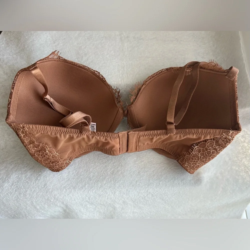 Victoria's Secret Lace Push Up Bra 34DD NWOT